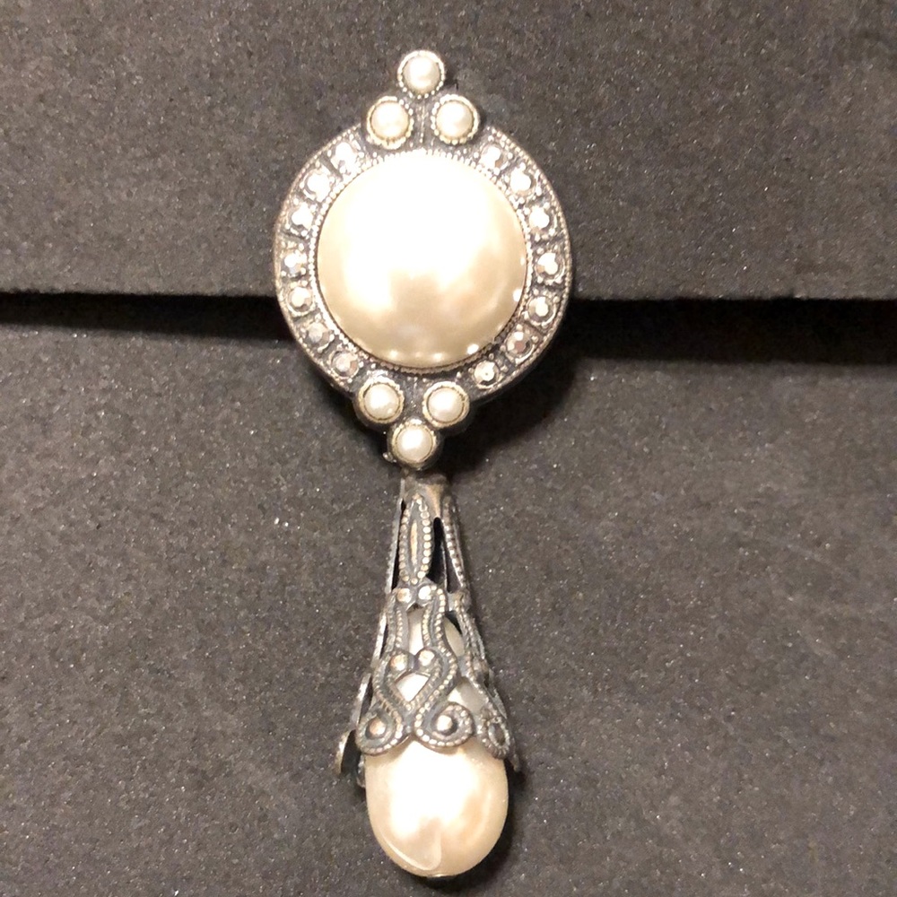 Vintage Pearl and Stone Filigree Clip-on Earrings - Picture 3 of 4